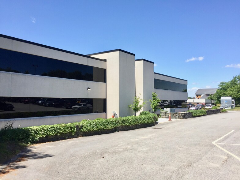127 John Clarke Rd, Middletown, RI for lease - Building Photo - Image 1 of 8