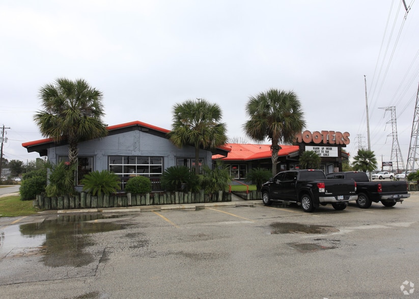 1818 NASA Rd 1, Seabrook, TX for sale - Primary Photo - Image 1 of 1