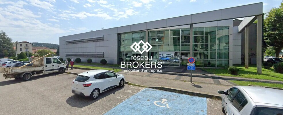 Flex in Roussillon for lease - Building Photo - Image 2 of 16