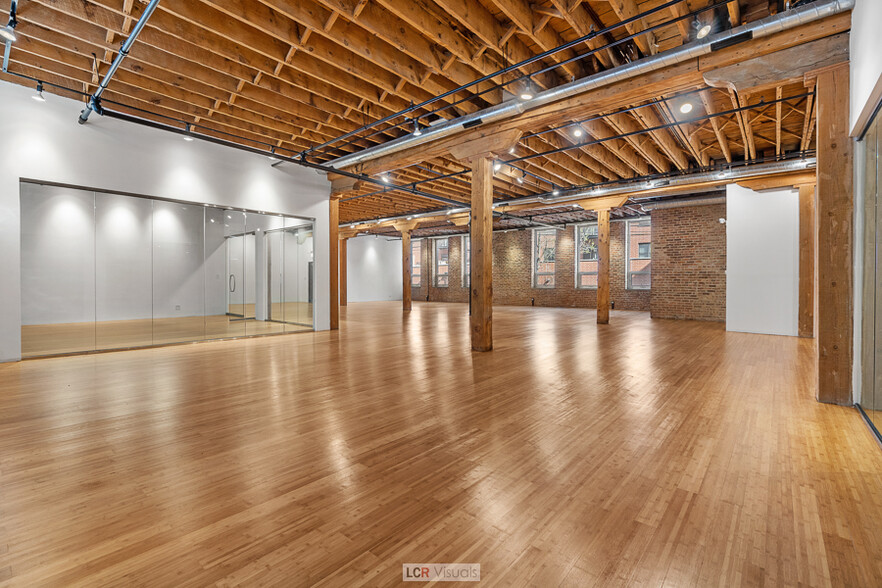 1143 W Rundell Pl, Chicago, IL for lease - Interior Photo - Image 2 of 4