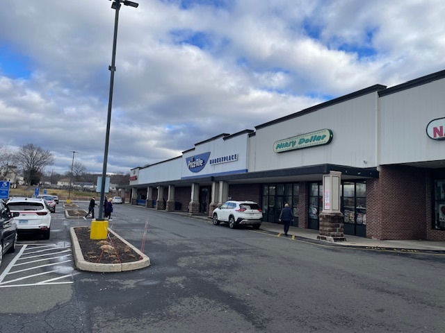 983 New Britain Ave, West Hartford, CT 06110 - Price Rite Plaza | LoopNet