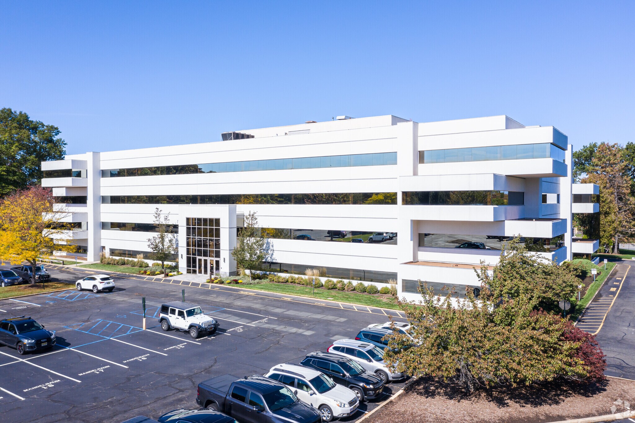 3 Becker Farm Rd, Roseland, NJ for lease Building Photo- Image 1 of 9