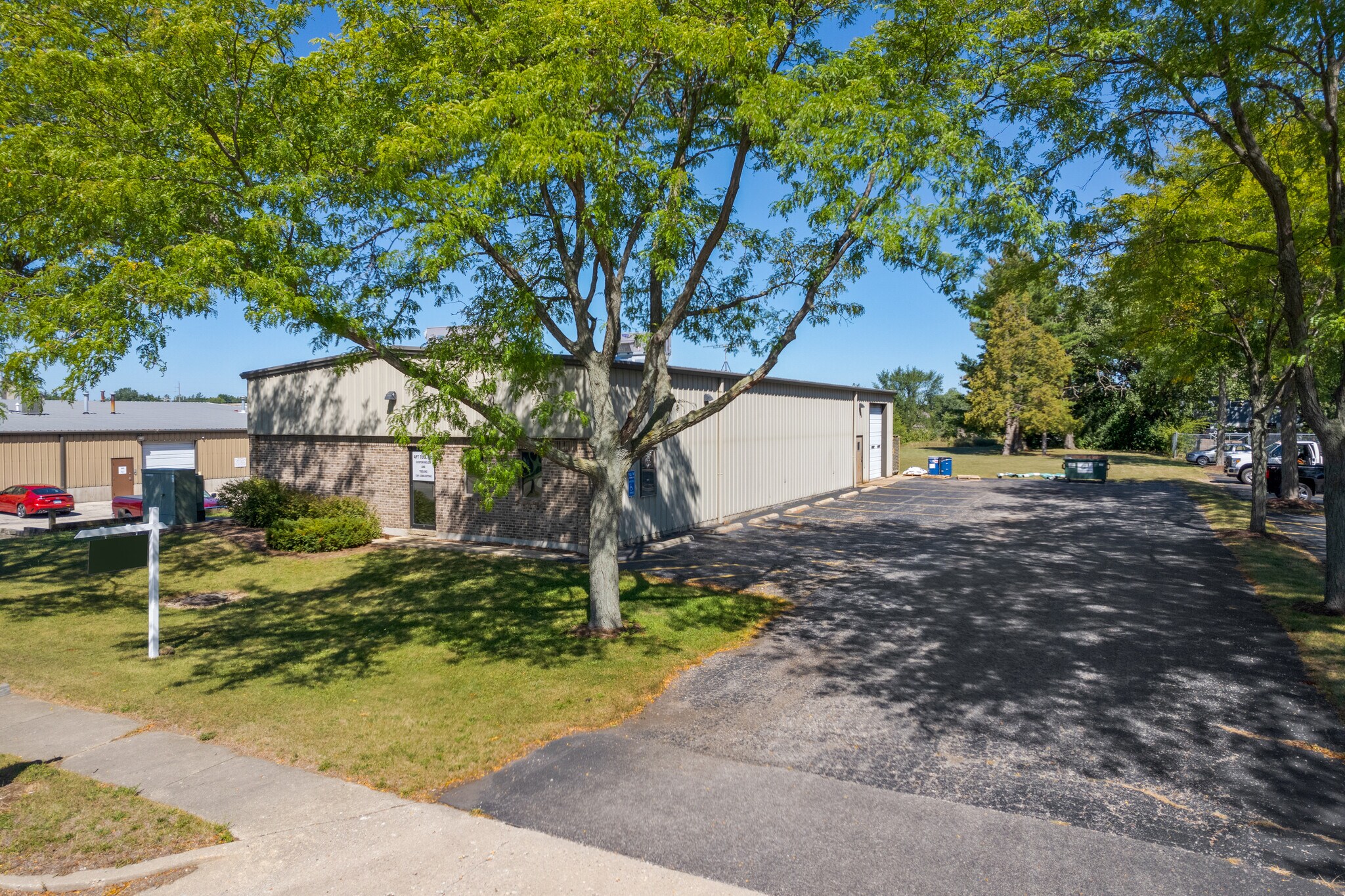 1301 Cobblestone Way, Woodstock, IL for sale Primary Photo- Image 1 of 1