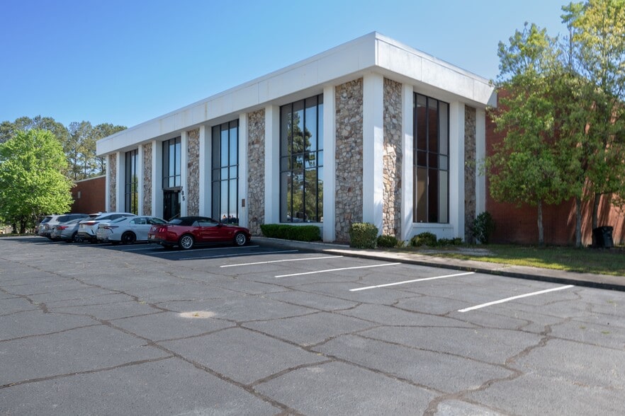 785 Great Southwest Pky SW, Atlanta, GA for lease - Building Photo - Image 2 of 4