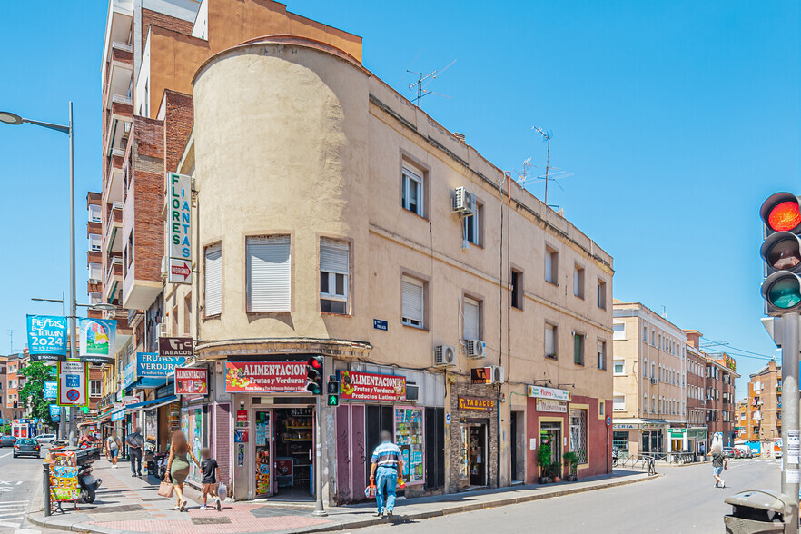 Calle De Pinos Alta, 1, Madrid, Madrid for sale - Primary Photo - Image 1 of 2