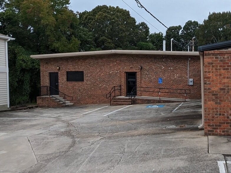 712 Oak St, Gainesville, GA for lease - Primary Photo - Image 1 of 5