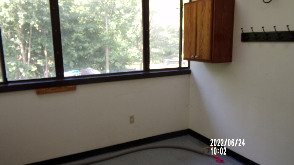 160 Hawley Ln, Trumbull, CT for lease - Interior Photo - Image 2 of 68