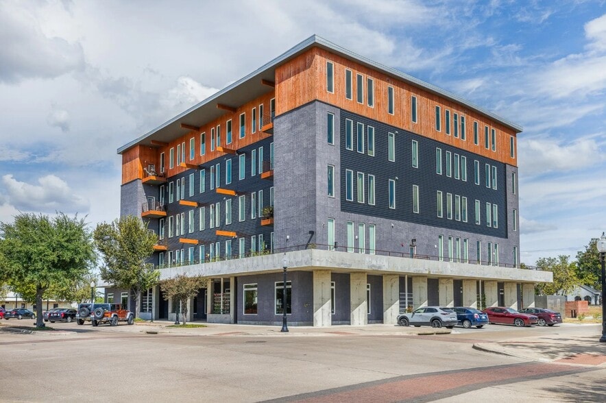 501 N Main St, Bryan, TX for lease - Primary Photo - Image 1 of 8