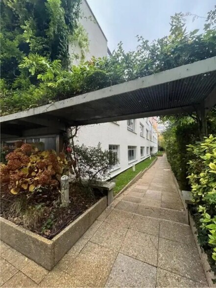 Office in Boulogne-Billancourt for sale - Building Photo - Image 2 of 8