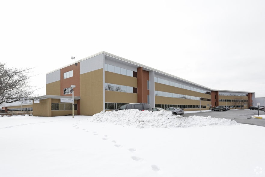 8800 S Queen Ave, Bloomington, MN for sale - Primary Photo - Image 1 of 1