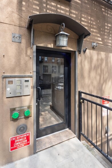 447 W 47th St, New York, NY for sale - Building Photo - Image 3 of 8