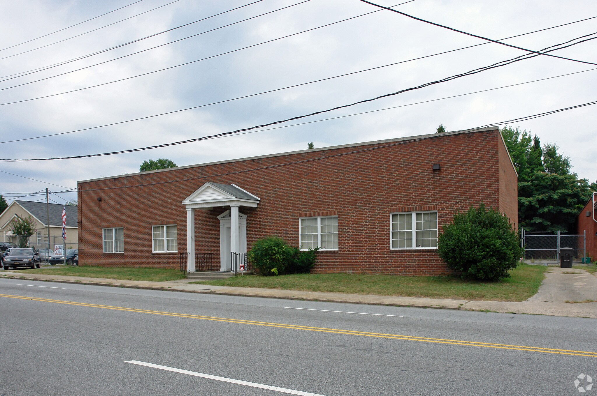 2011 W English Rd, High Point, NC for sale Primary Photo- Image 1 of 1