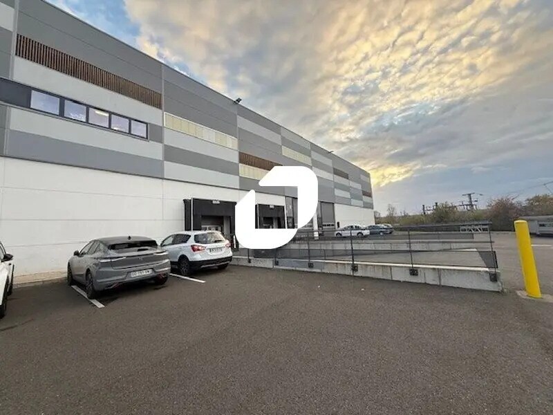 Office in Neuville-sur-Oise for lease Building Photo- Image 1 of 21