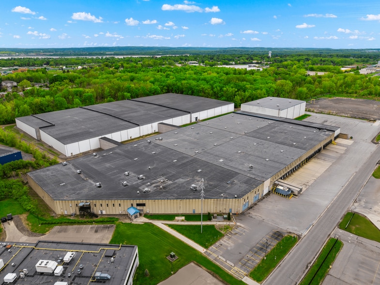 7245 Henry Clay Blvd, Liverpool, NY for sale - Building Photo - Image 3 of 16