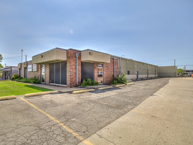 8118 E 44th St, Tulsa, OK for lease - Building Photo - Image 3 of 7