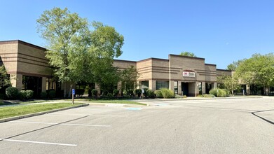 8902 Vincennes Cir, Indianapolis, IN for lease Building Photo- Image 2 of 14