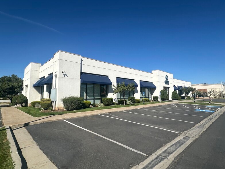 1346 S Legend Hills Dr, Clearfield, UT for lease - Building Photo - Image 2 of 6