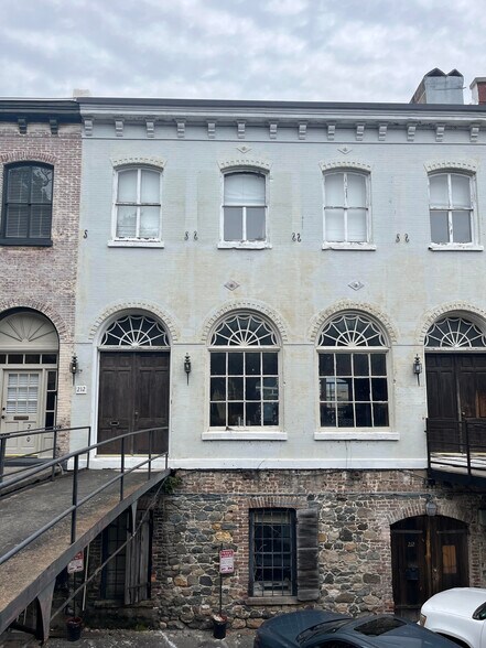 212 E Factors Walk, Savannah, GA for sale - Primary Photo - Image 1 of 1