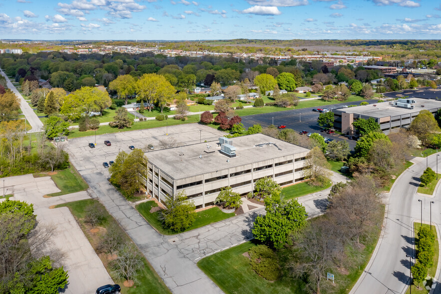 125 N Executive Dr, Brookfield, WI for lease - Aerial - Image 3 of 5