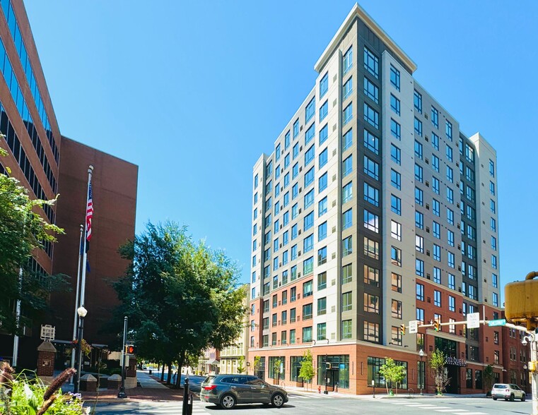 1 W Chestnut St, Lancaster, PA for lease - Building Photo - Image 1 of 27