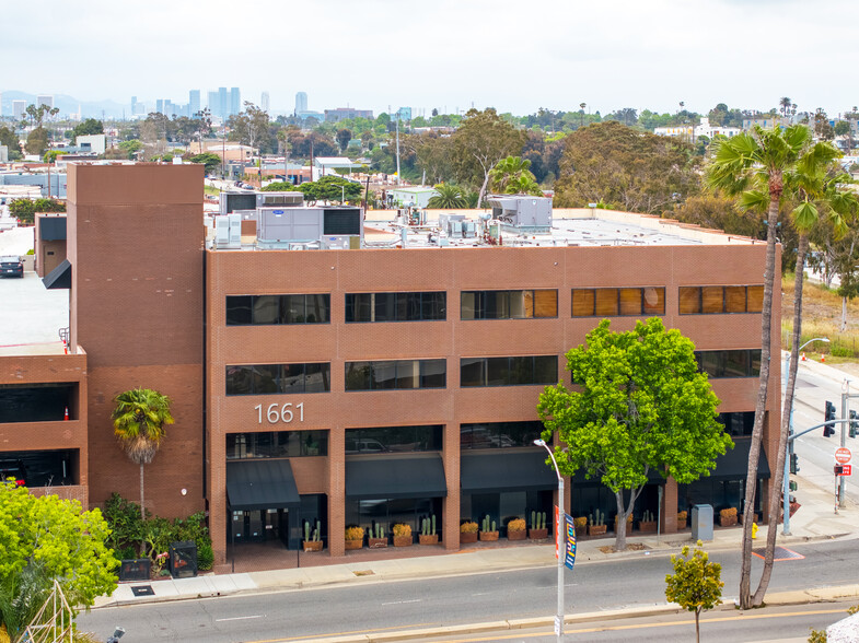 1661-1669 Lincoln Blvd, Santa Monica, CA for lease - Building Photo - Image 3 of 12