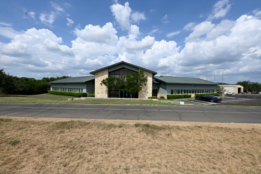 116 Kestrel Dr, Spring Branch, TX for sale - Building Photo - Image 1 of 12