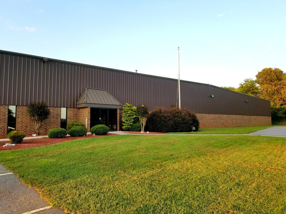 451 Beaver Creek Dr, Martinsville, VA 24112