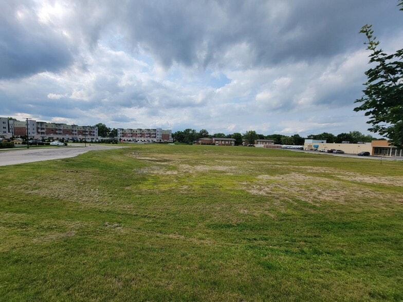 S74W16890 Janesville Rd, Muskego, WI for sale - Building Photo - Image 1 of 5