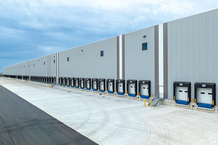 541 Kipling Av, Toronto, ON for lease - Building Photo - Image 2 of 5