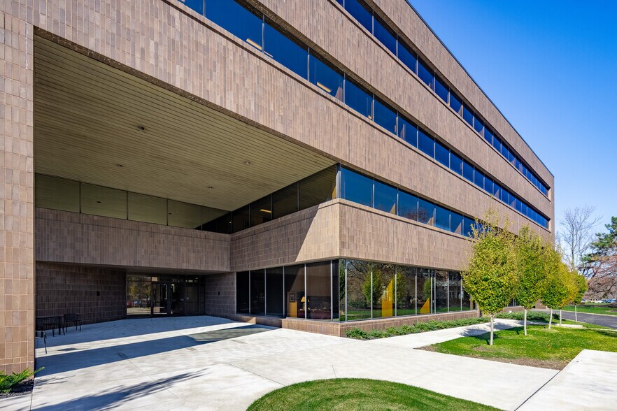 6060 Rockside Woods Blvd, Independence, OH 44131 Spectrum Building
