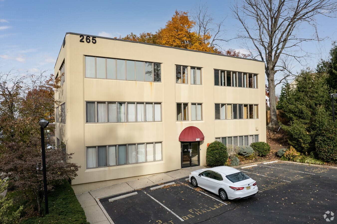 265 Cedar Ln, Teaneck, NJ 07666