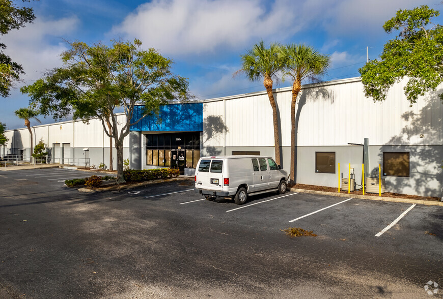 2230C 31st St S, Saint Petersburg, FL for lease - Primary Photo - Image 1 of 8