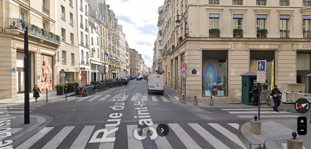 Retail in Paris for lease Building Photo- Image 1 of 2
