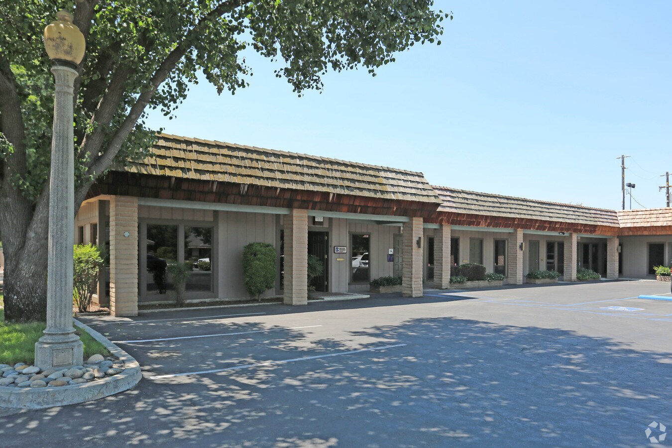 3745 W Caldwell Ave, Visalia, CA 93277