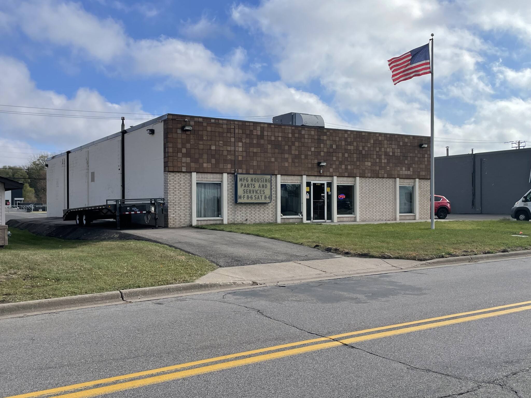 8465 NE Center Dr, Minneapolis, MN for lease Building Photo- Image 1 of 5