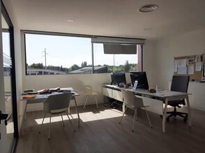 14 Za Du Bas Taulet, Pélissanne for lease Interior Photo- Image 2 of 7