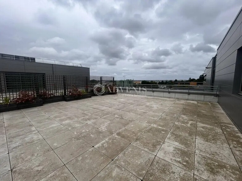 Office in Le Mans for lease - Building Photo - Image 3 of 3