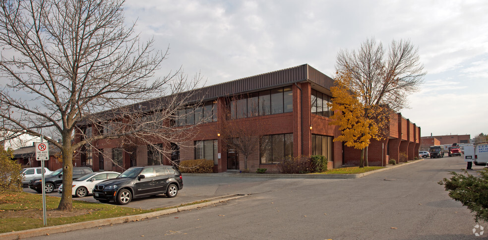 27 W Beaver Creek Rd, Richmond Hill, ON for lease - Primary Photo - Image 1 of 5