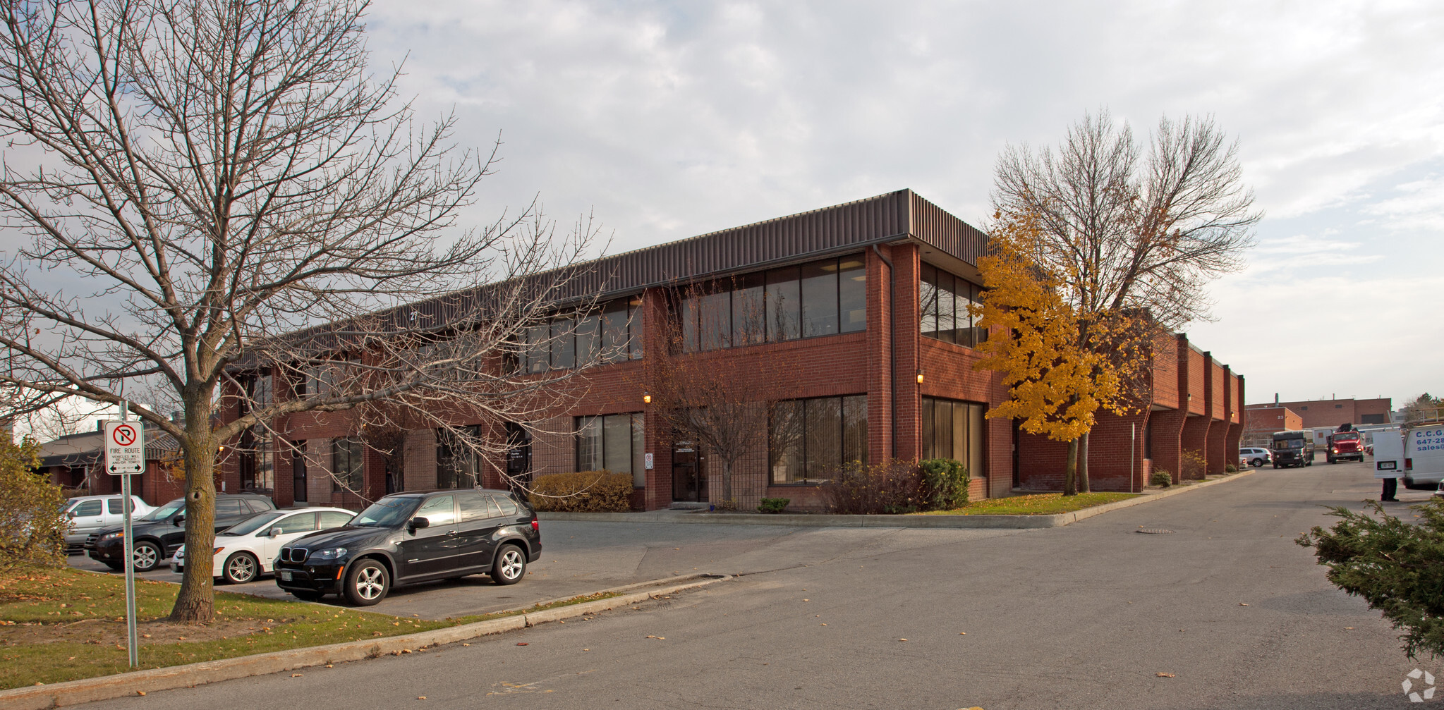 27 W Beaver Creek Rd, Richmond Hill, ON for lease Primary Photo- Image 1 of 6