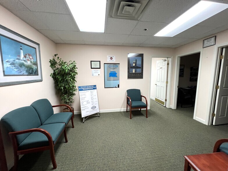 10 Cedar St, Woburn, MA for sale - Interior Photo - Image 3 of 24