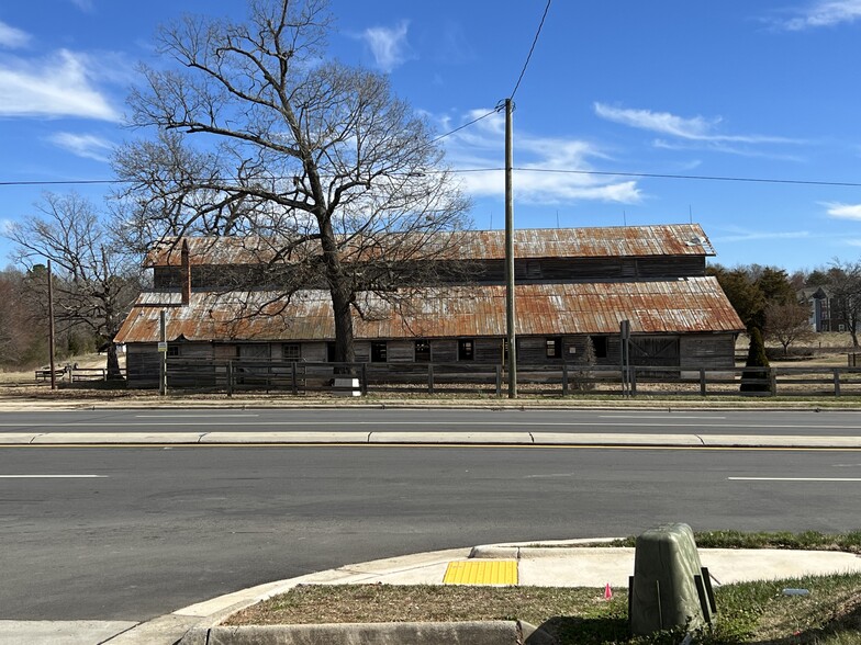 3701 Groometown Rd, Greensboro, NC for sale - Primary Photo - Image 1 of 1