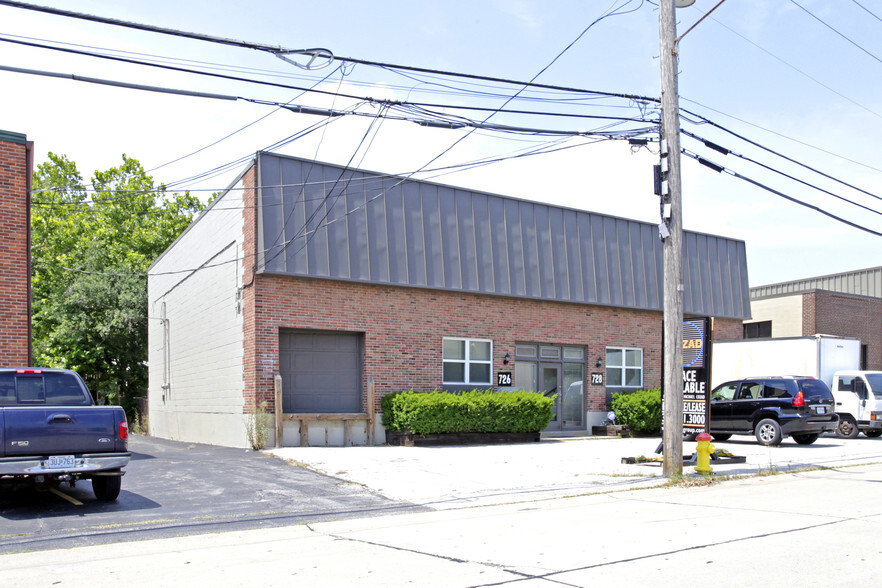 726-728 Hanley Industrial Ct, Brentwood, MO for lease - Building Photo - Image 2 of 7