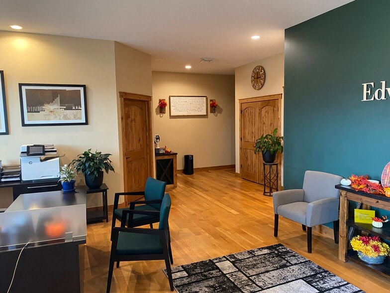 803 Fairfax St, Altoona, WI for lease - Building Photo - Image 3 of 19