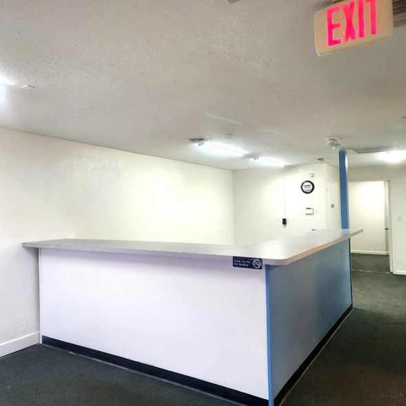 1518 SE 46th Ln, Cape Coral, FL for sale - Interior Photo - Image 2 of 7