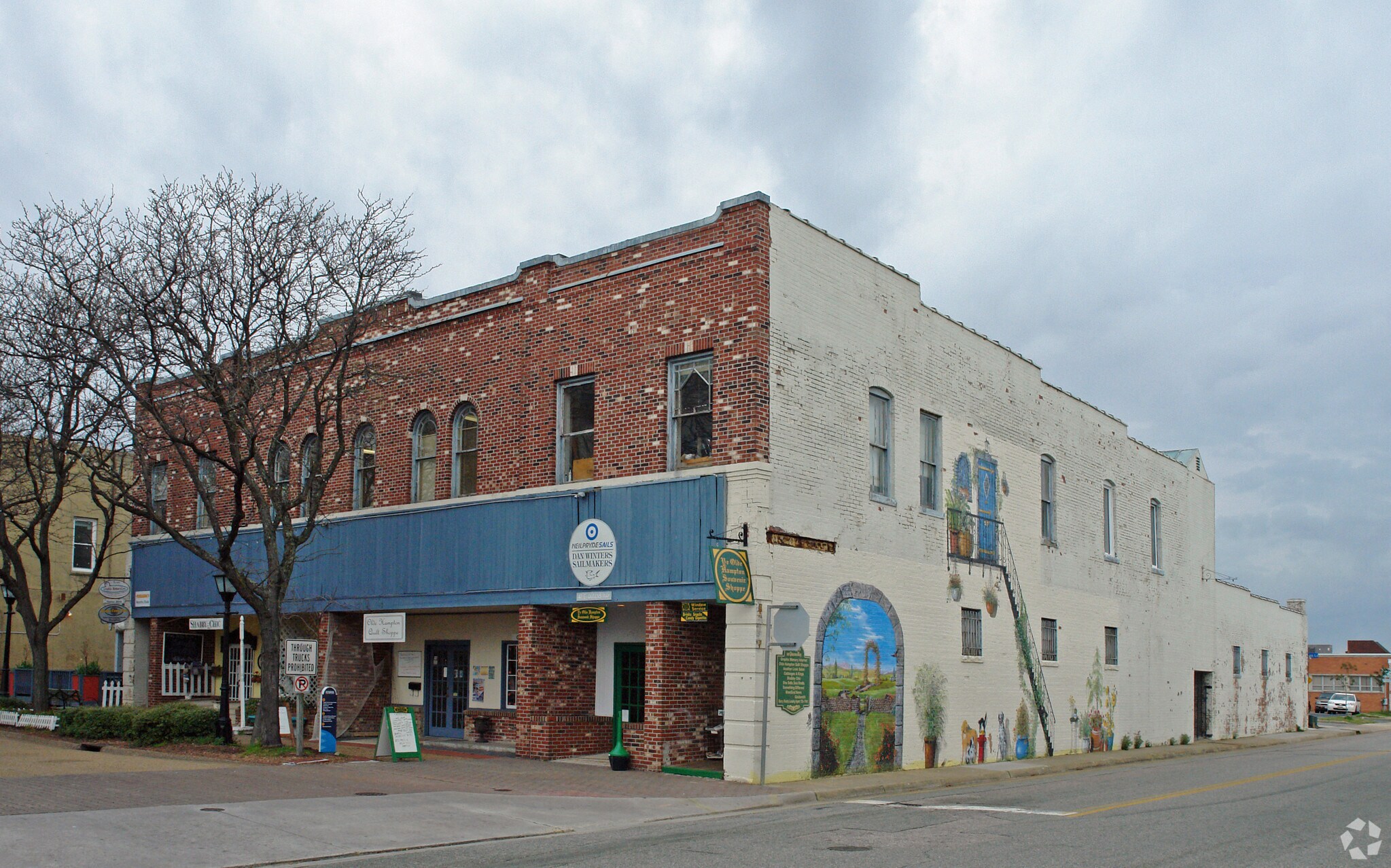 47 E Queens Way, Hampton, VA for sale Primary Photo- Image 1 of 1