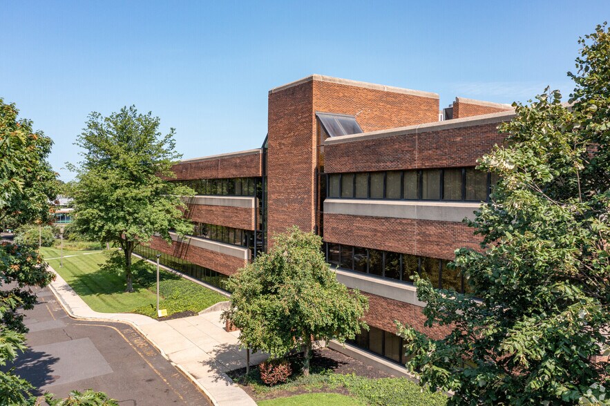 1909 Route 70 E, Cherry Hill, NJ for lease - Building Photo - Image 1 of 2