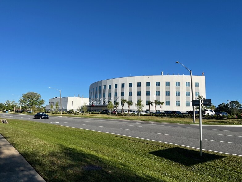 460 Palm Coast Pky SW, Palm Coast, FL for lease - Building Photo - Image 2 of 7