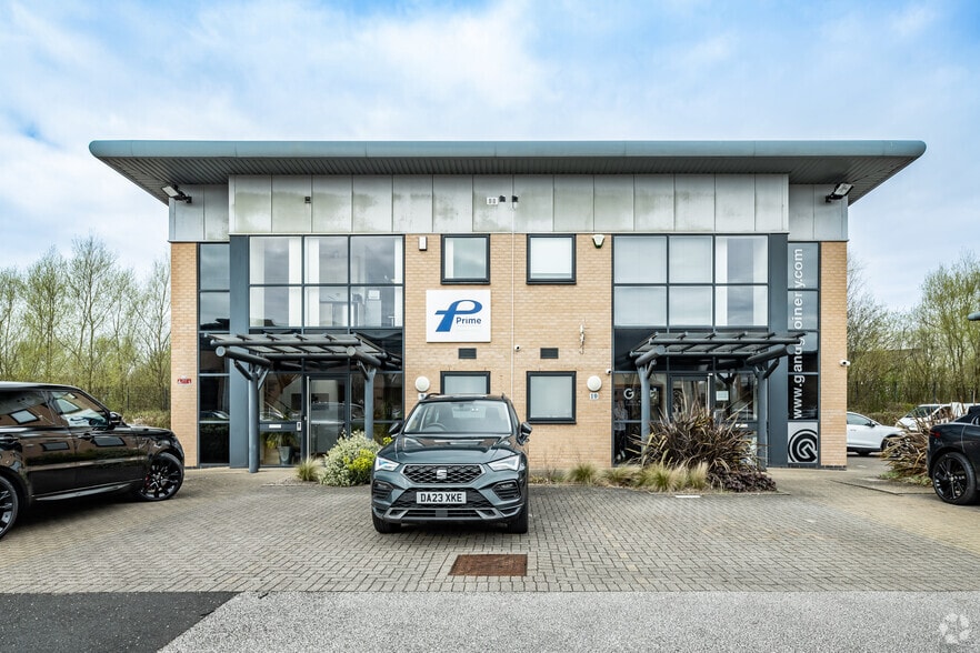 Hurricane Ct, Liverpool for lease - Primary Photo - Image 1 of 6