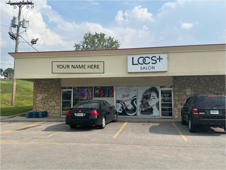 521-601 NW Englewood Rd, Kansas City, MO for lease - Building Photo - Image 1 of 3