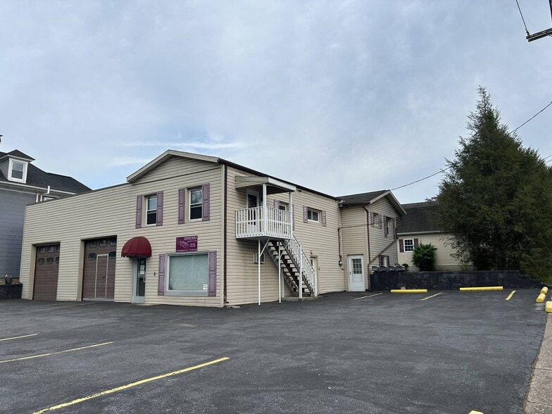 417 W Main St, Hummelstown, PA for lease - Building Photo - Image 1 of 6